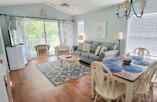 Relaxing 3rd Floor Condo w/Golf View. Close to Coastal Carolina, Ripken & Beach