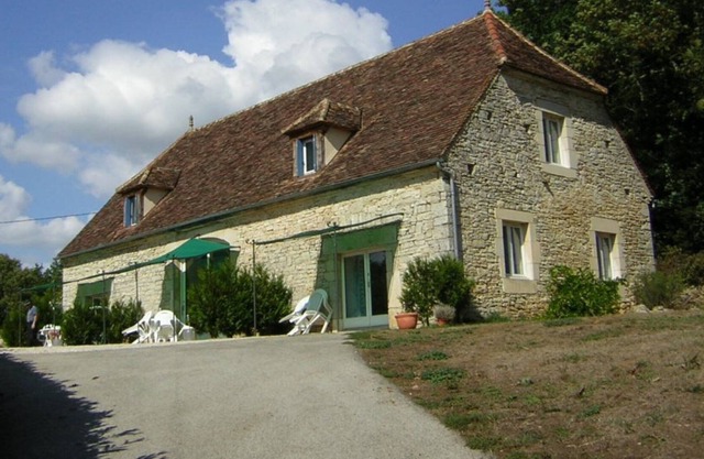 Relaxing and tranquil, Gite with shared pool, & Amazing view across the valley,