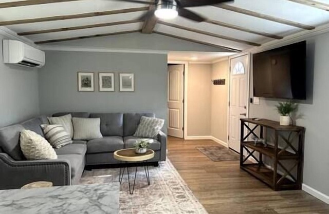 Relaxing Cabin Near Raysville