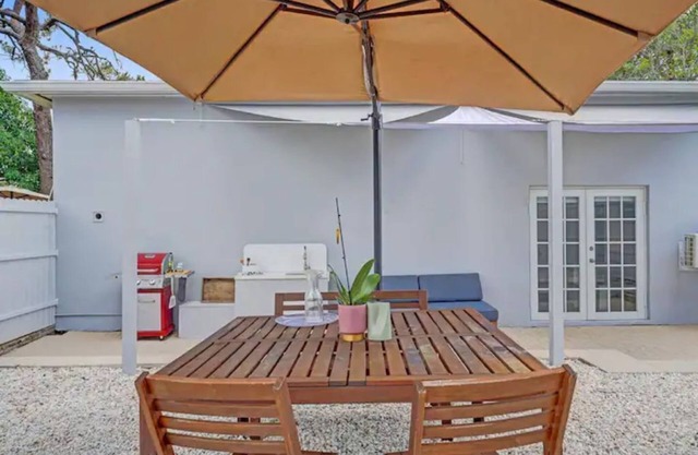 Relaxing centric loft 10 min airport 15 to beach