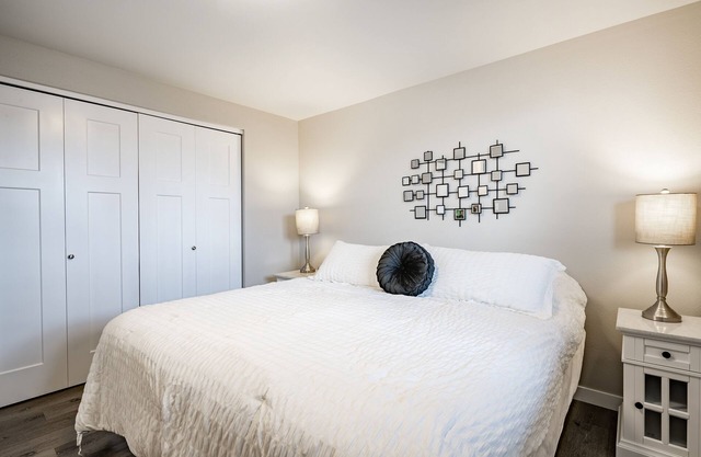 Relaxing Condo in BirchBay w KBed & Hot Tub - 106