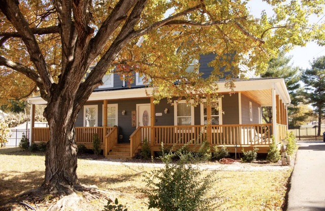 Relaxing Country Home, Huge Fenced Yard, Backyard Gazebo Bar w/TV & Griddle .