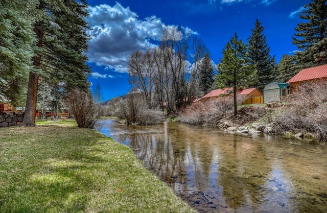 Relaxing Creekside House Next to Vallecito Lake