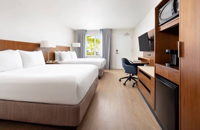 Relaxing Double Queen, Fairfield Inn, Breakfast Included, Near Downtown Key West