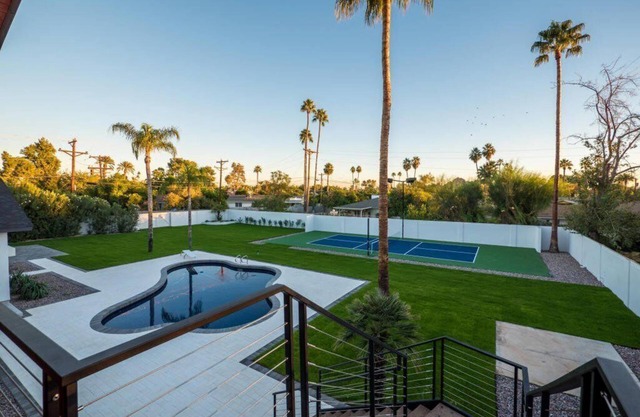 Relaxing family neighborhood in multi million dollar home