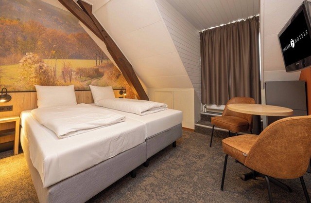 Relaxing Getaway Close to Bonnefantenmuseum | Free Breakfast & Parking