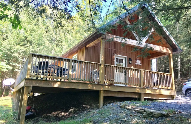 Relaxing Getaway-Enjoy a hot tub in the woods