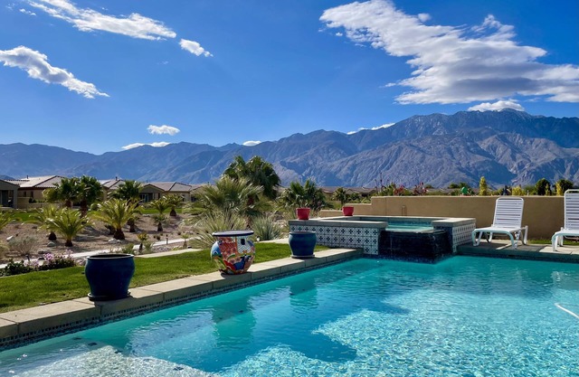 Relaxing Getaway with Gorgeous Mountain Views