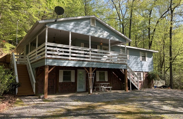 Relaxing Home within 20 minutes to Hendersonville or Lake Lure