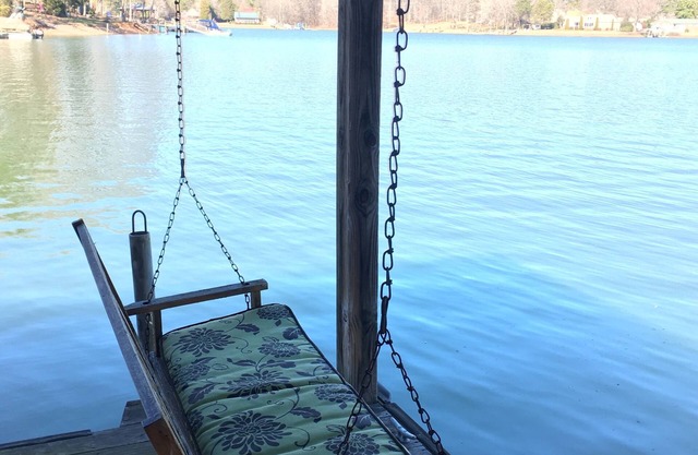 Relaxing Lake Retreat With Canoe, Kayaks and Paddle Board