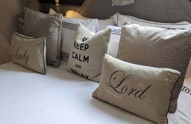 Relaxing Nantwich escape with hot tub & private suite