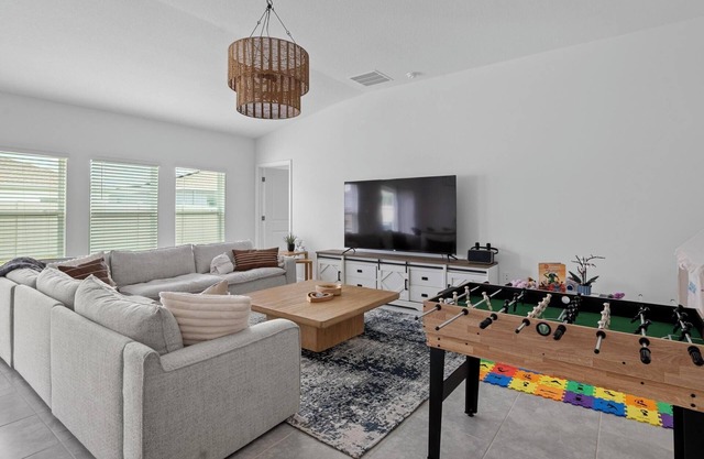 Relaxing Oasis - 4 bar, Alaskan King Bed, Grill & Games