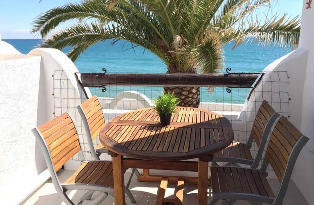 Relaxing Seafront Escape w/Parking by Hostem
