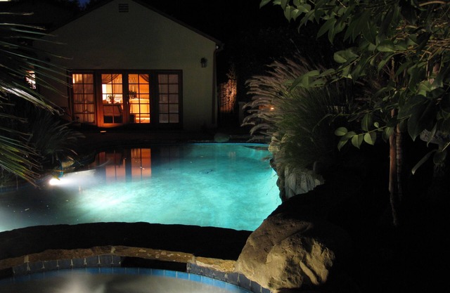 Relaxing Topanga getaway: remodeled kitchen/bath, pool, Jacuzzi, close to beach!