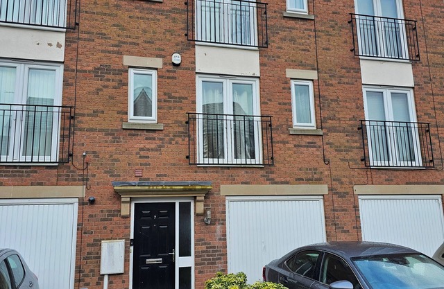 Relaxing Townhouse with spacious interior in Derby near Nottingham