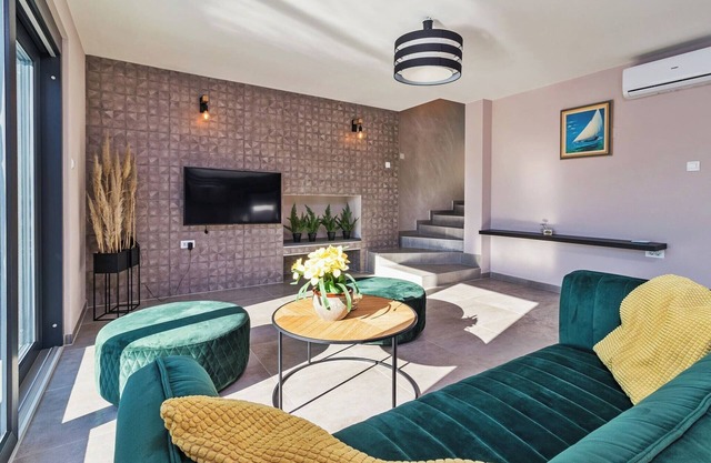 Relaxing villa in Pula with private pool