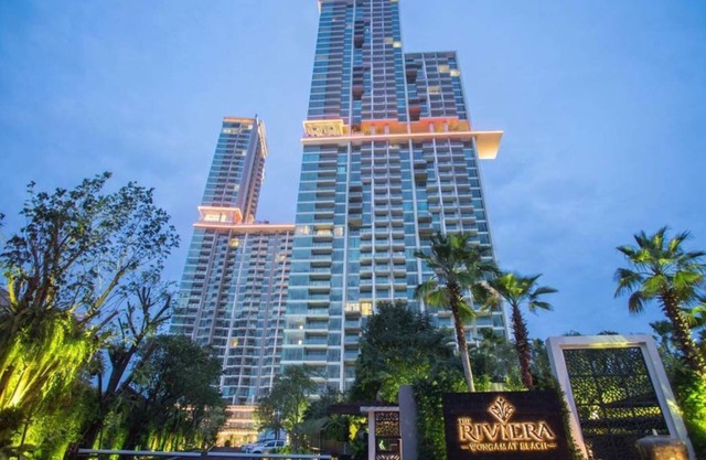 Relive @ The Riviera Wongamat by Away