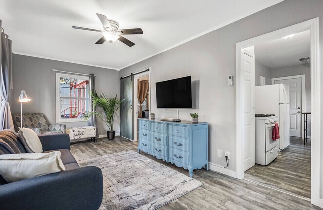 Remodeled 1BD Craftsman Bungalow WIth Parking