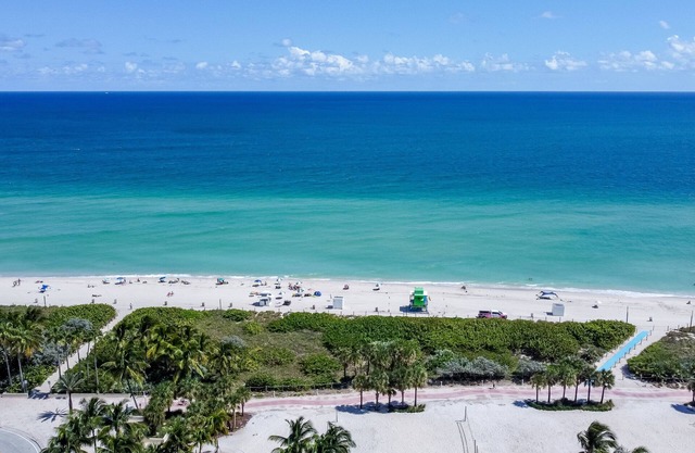 Remodeled Beachfront Studio w/Beach Essentials. Just steps from the beach!