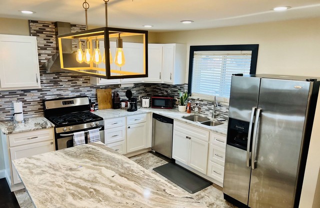 Remodeled Modern Home 5 minutes from the Tulsa Fairgrounds
