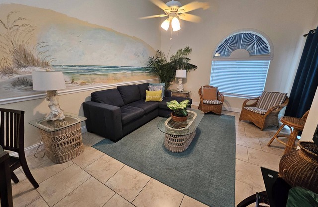 Remodeled multi-level penthouse-Oceanview, Pool, Hot Tub, Beach Access, Sleeps 6