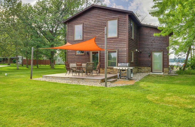 Remote Retreat: Cozy Home w/Big Pine Lake Access!