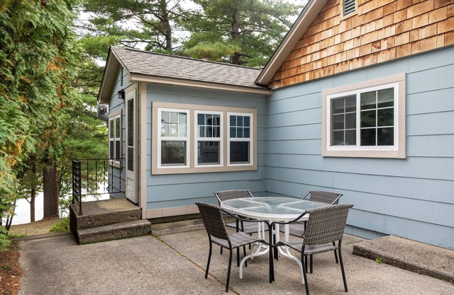 Rennie Lake Hideaway Home