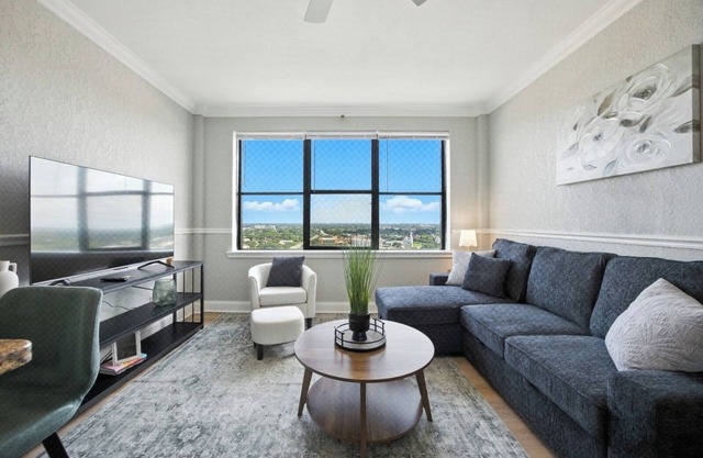 Renovated 16th-Floor 1BR Skyline Views+Prime Location