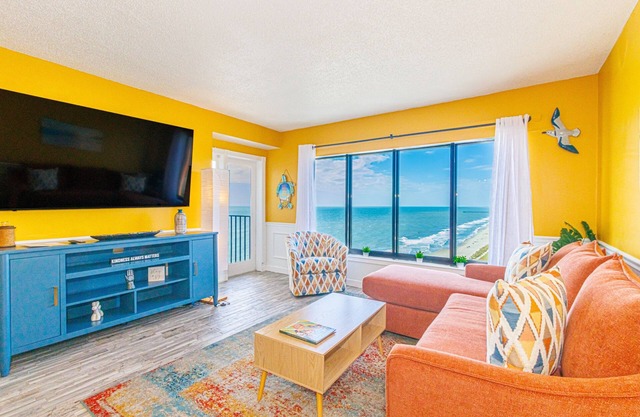 Renovated 2 Bedroom w/Ocean & City Views! Palace 1807