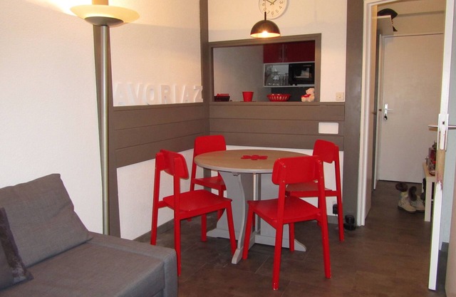 Renovated 2-room apartment for 4p, resort center, sunset