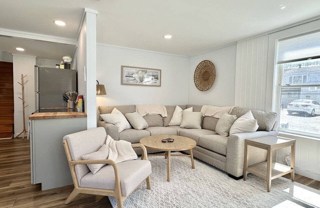 Renovated 3BR Home in Downtown SWH [Mariners Rest]