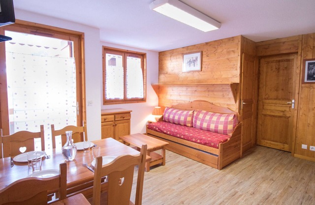 Renovated apartment for 4 in Aussois, terrace
