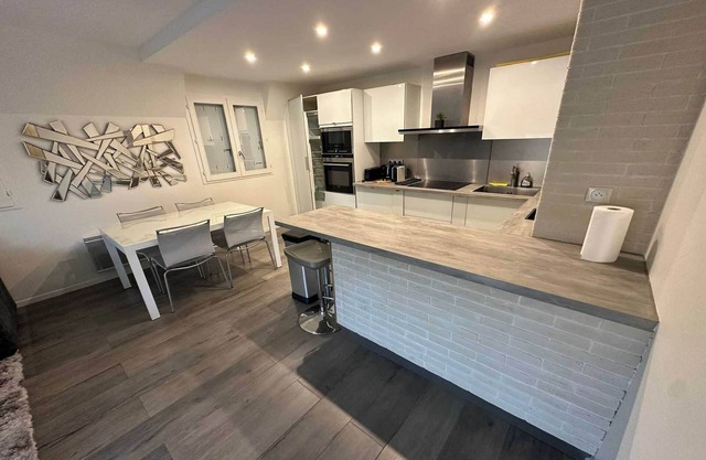 Renovated apartment sleeping 6 - pool and tennis