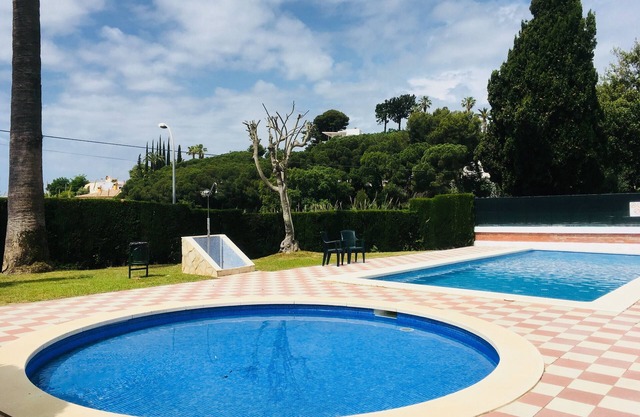 Renovated bungalow, beach + village within walking distance, pool area, sea view