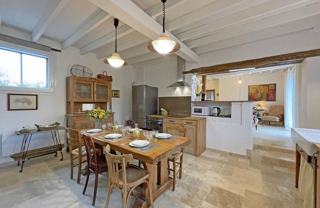 Renovated Country House with WiFi and Pets Allowed