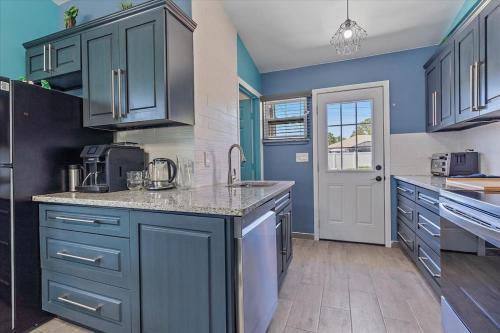 Renovated, Cozy 2 Bedroom