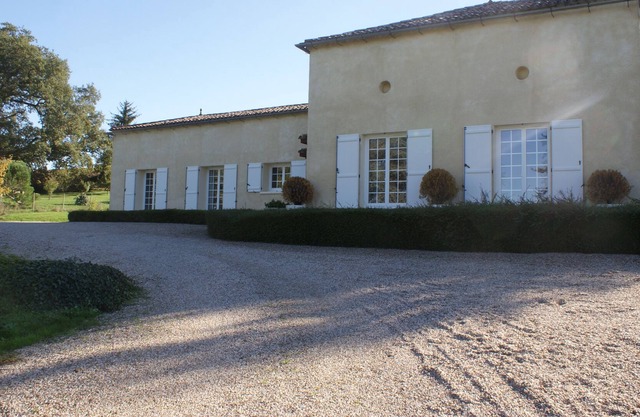 Renovated farmhouse in the heart of the Bordeaux vineyards