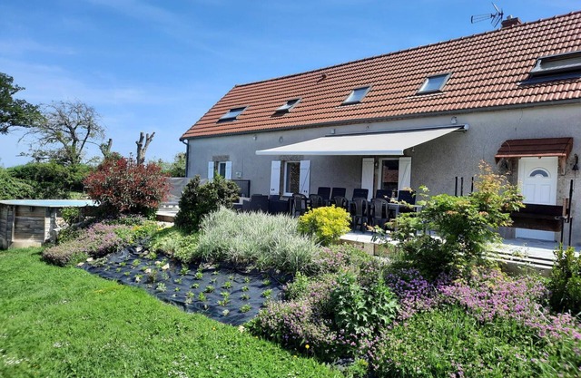 Renovated farmhouse with private pool, Wi-Fi and air conditioning