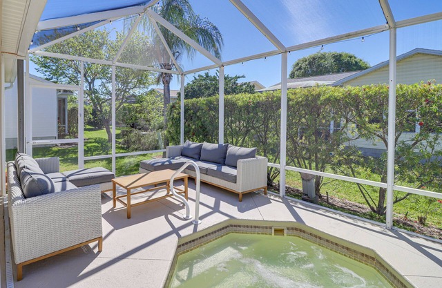 Renovated Home in The Villages w/Lanai, Golf Cart