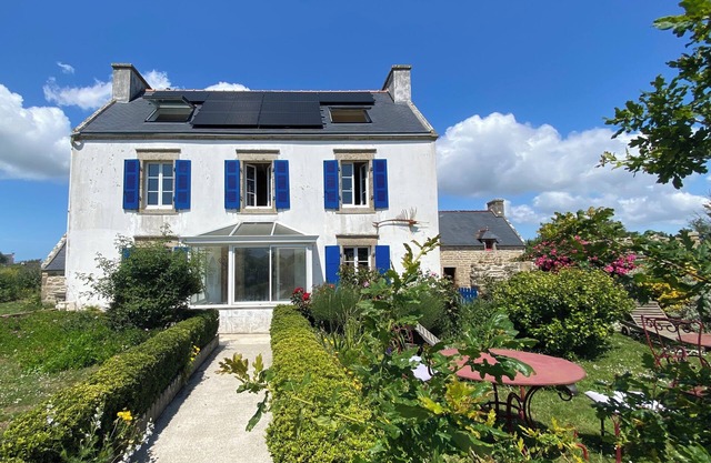 Renovated house by the sea for 6 or 7 people