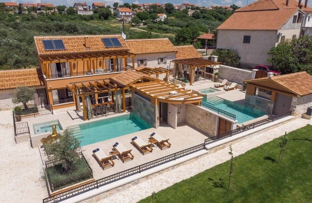 Renovated Luxury Styled Villa With Amazing Pool
