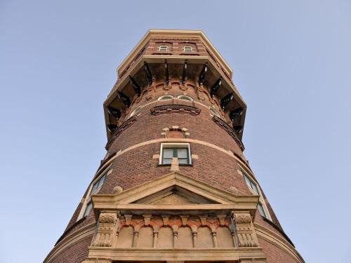 Renovated luxury water tower within walking distance of the beach boulevard