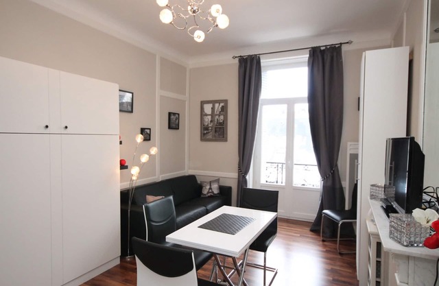 Renovated Studio w/Balcony & WiFi in Mont-Dore Center, Near Thermes
