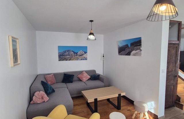 Renovated village house close to major sites and 3 ski resorts.