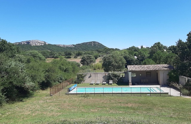 Rent house in charming village - sleeps 12 - Uzès (30)