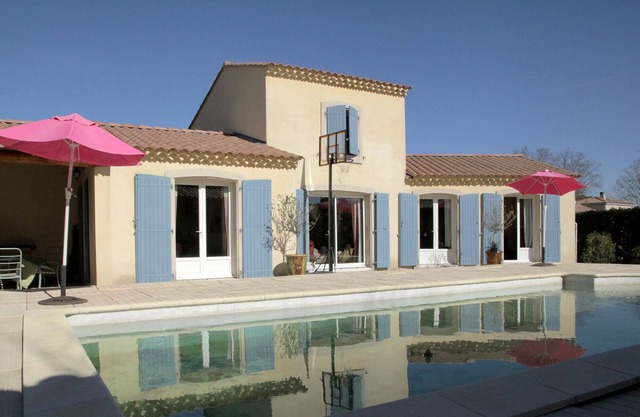 RENT PROVENCAL VILLA