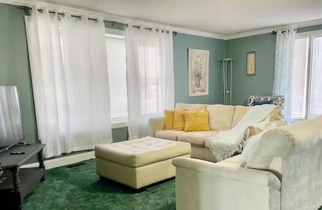 Rent TWO unit In Indianapolis. Sleeps 10!