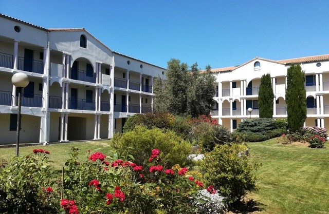 Rental of a south-facing apartment with garden 200 meters from nauzan beach,