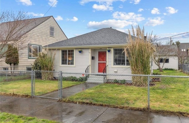 Renton Gem: 2BR Near Airport, Landing, Southcenter, Bellevue, Seattle