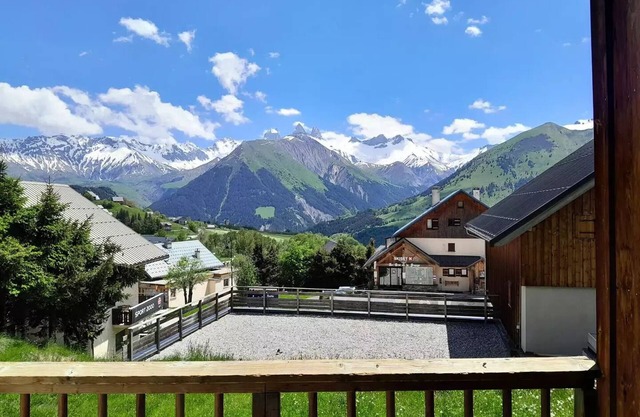 Residence La Fontaine Du Roi - Apartment 6 beds, 300m from the ski slopes, mountain view